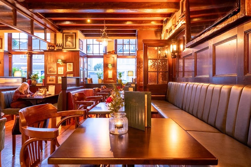 Royal Oak Pub & Guesthouse