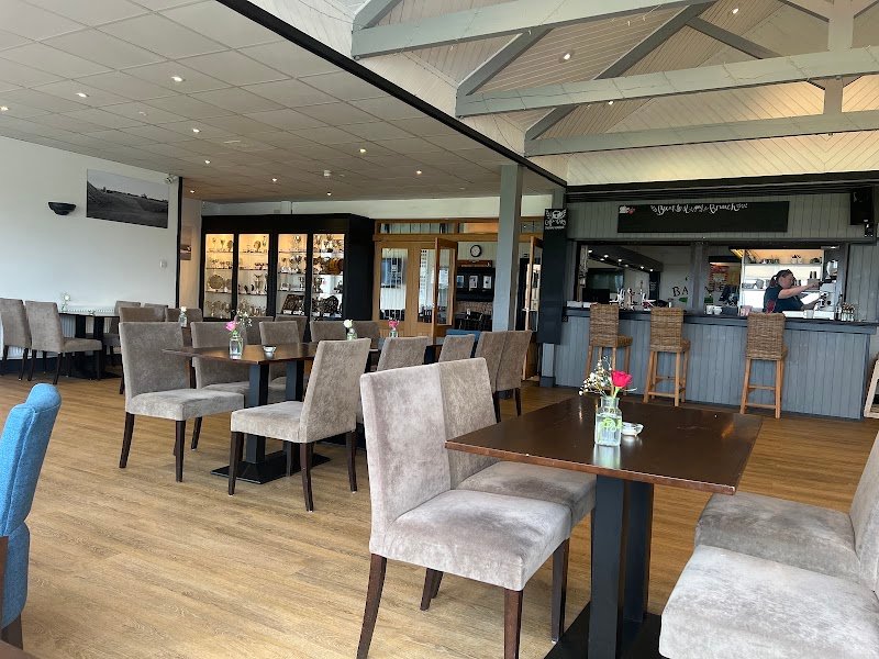 Clubhouse Restaurant & Bar