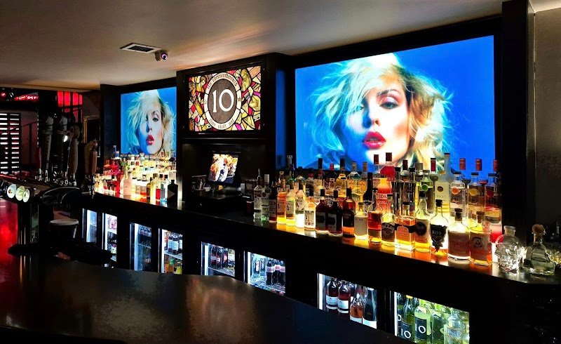 10 Cafe Bar