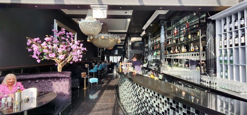 M Lounge