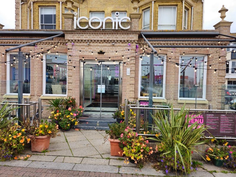 Iconic Bar & Grill