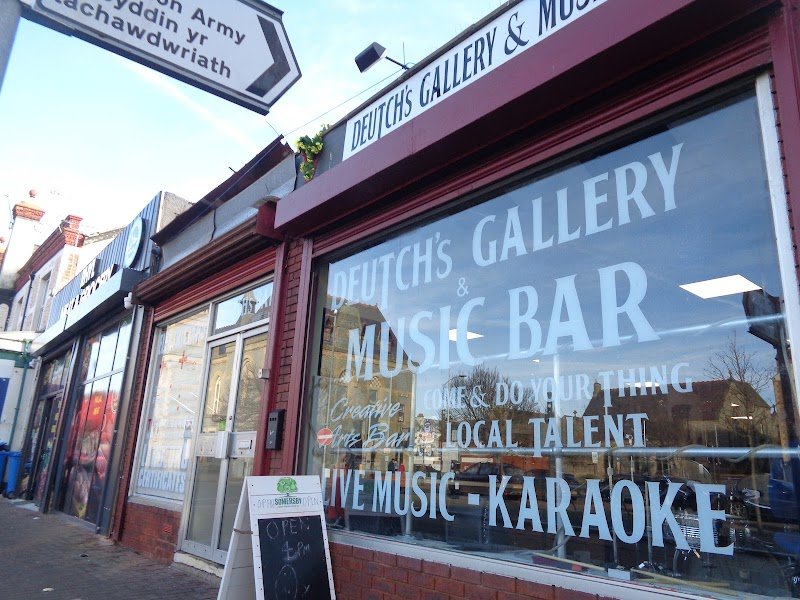 Deutch’s Gallery & Music Bar