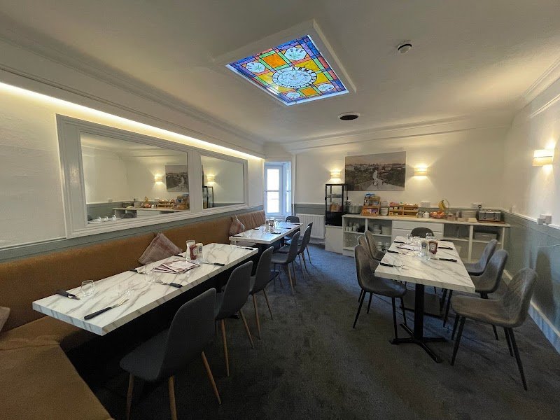 The Airlie Arms Hotel & Restaurant