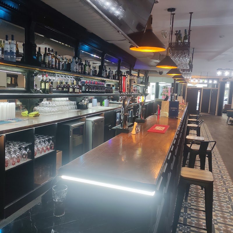 Wellington Bar & Grill