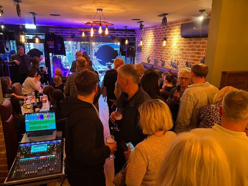 Elements Live Lounge