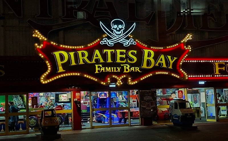 Pirates Bay Family Bar