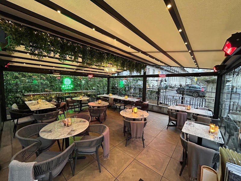 Sotto Lounge Bar