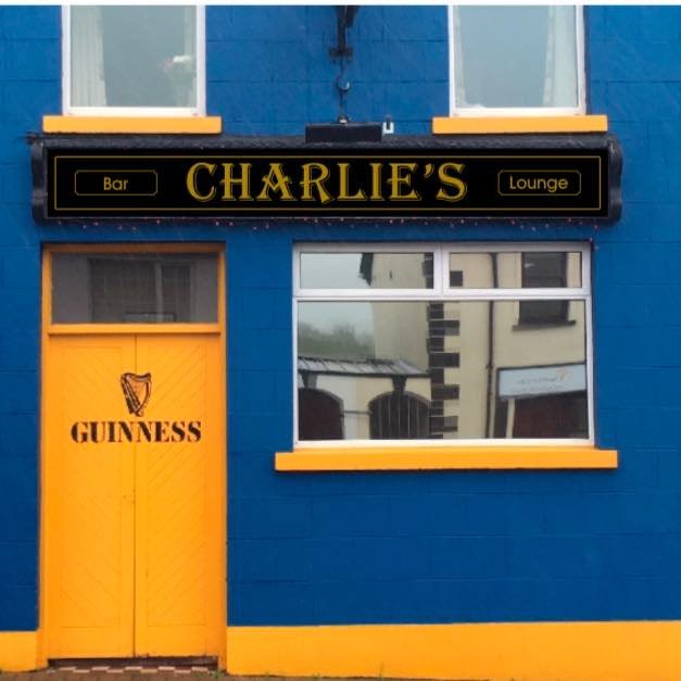 Charlie's Bar, Tempo