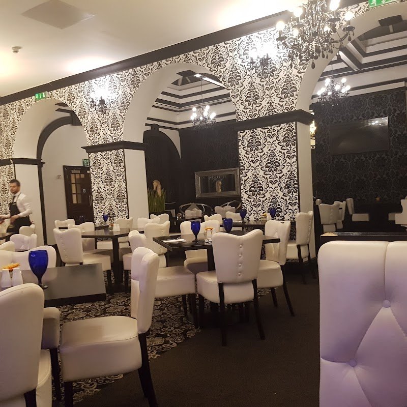 R Bar & Brasserie