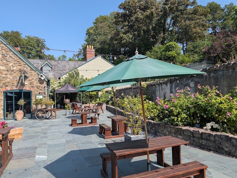 The Hayloft Bar & Grill