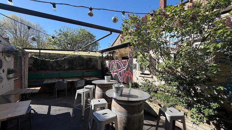 Arden Inn Live Music Venue
