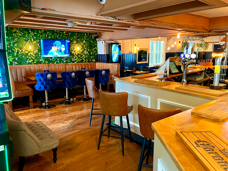 The Crown - Pub - Restaurant - Live Music