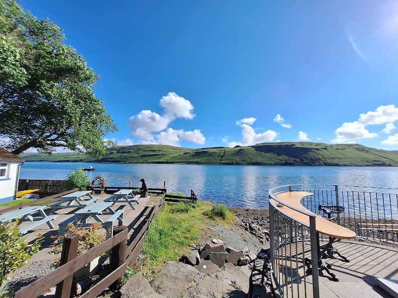 The Old Inn & Waterfront Bunkhouse