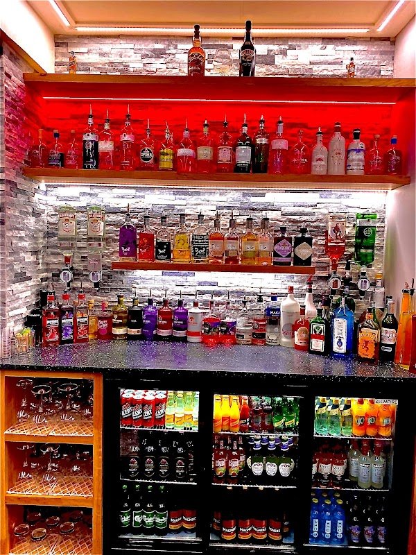 Montys Bar