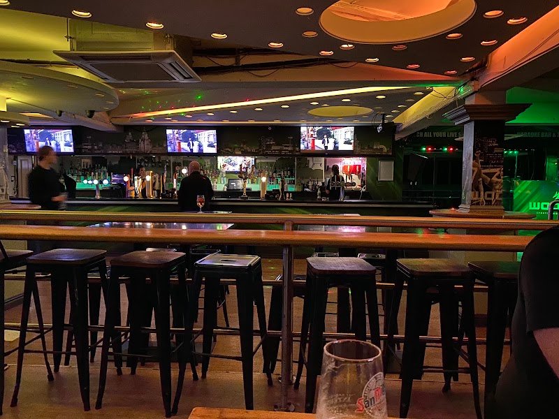 Woody's Sports & Karaoke Bar